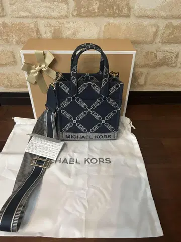 MICHAEL KORS 네이비 숄더백
