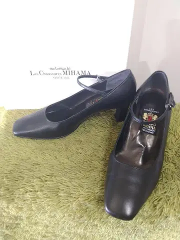 MIHAMA 스트랩 펌프스 블랙 24 가죽 스퀘어토 박스 포함
