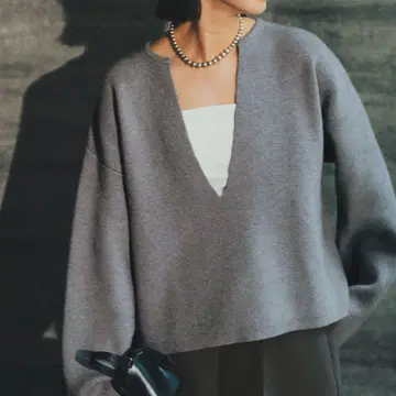 Deep keyneck wide knit