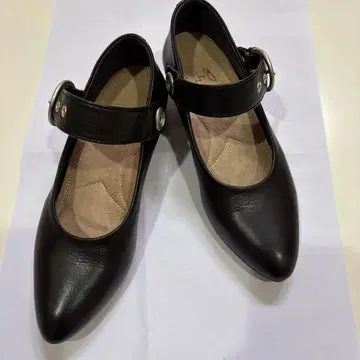 새상품급 21.5cm 스트랩 블랙 스틸레토 펌프스