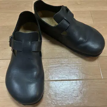 비켄스톡 런던 블랙 가죽 백 스트랩