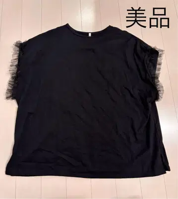 새상품급 프릴 장식 블랙 슬리브리스 T셔츠