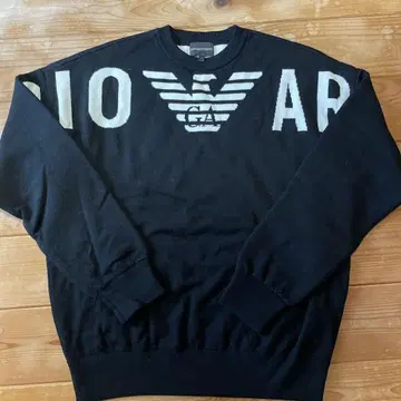 EMPORIO ARMANI 블랙 니트 L 사이즈