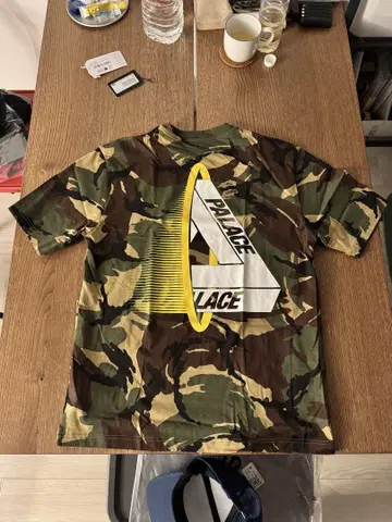 PALACE 카모플라쥬 T셔츠 L 사이즈