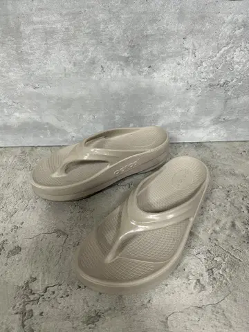 OOFOS 우포스 리커버리 샌들 23cm 베이지 통굽 인기