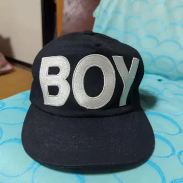 BOY 자수 블랙 캡