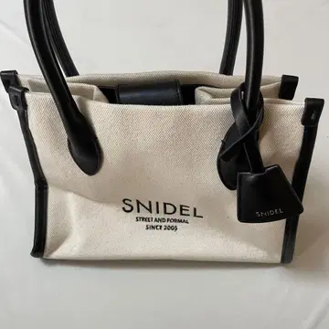 SNIDEL 아이보리 블랙 핸드백