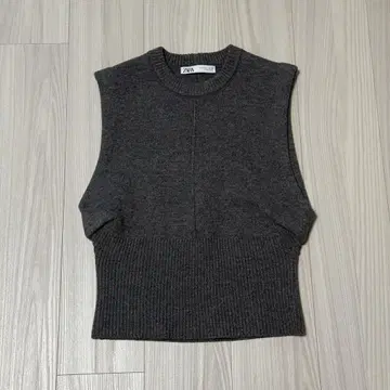 [ 미사용 새상품 ] ZARA 니트 베스트 S 사이즈 오오마사 아야 착용