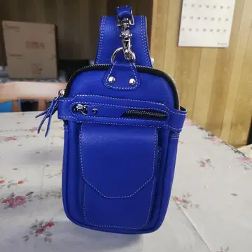 파란색 바디백 웨스트 파우치
