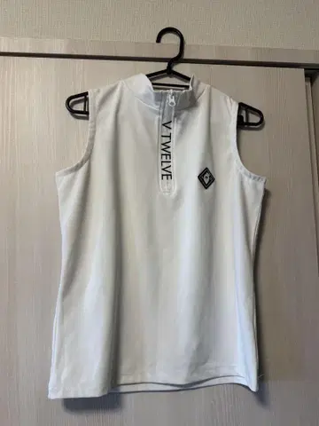 V12 하프 지퍼 슬리브리스 셔츠