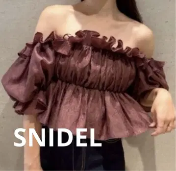 [미사용 새상품] SNIDEL 자카드 볼륨 개더 오프숄더 블라우스