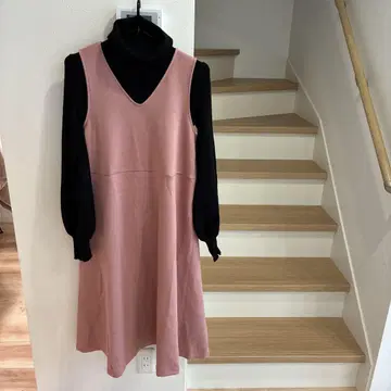 QUEENS COURT 핑크 V넥 원피스