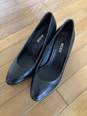 ECCO 블랙 펌프스 하이힐 39