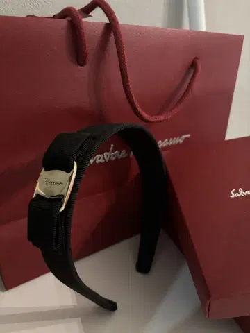 [ 새상품급 ] Ferragamo 블랙 머리띠
