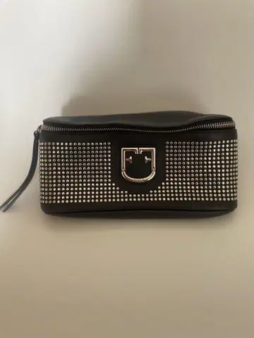Furla 스터드 숄더백 블랙