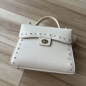 다이애나 스터드 숄더백