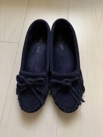 컨디션 최상 미네통카 모카신 네이비 7
