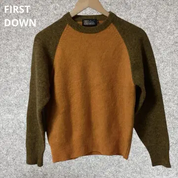 FIRST DOWN 오렌지와 올리브 그린 니트 스웨터