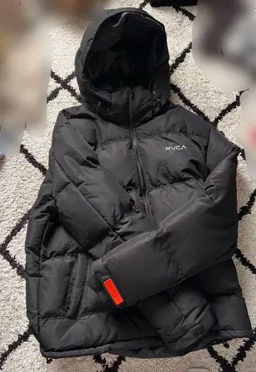 RVCA 블랙 다운 자켓