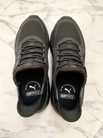 PUMA SOFTRIDE 블랙 스니커즈