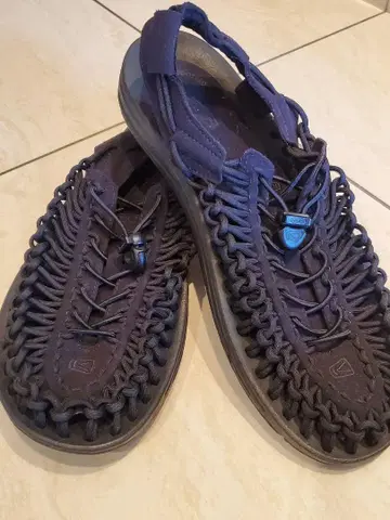 KEEN 블랙 꼬임 샌들 10 (29.0cm)