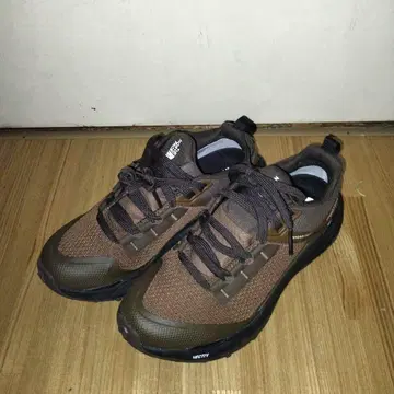 The North Face 브라운 스니커즈 23cm