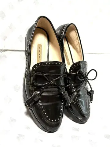 새상품급 ZARA BASIC 블랙 가죽 로퍼 38