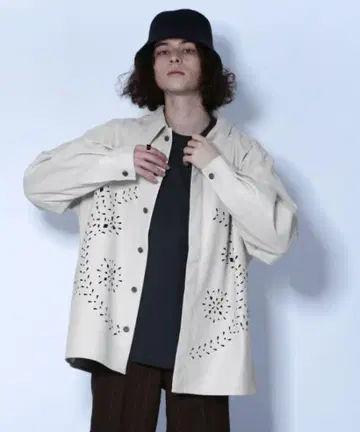 HARE 인조 가죽 디자인 셔츠 화이트