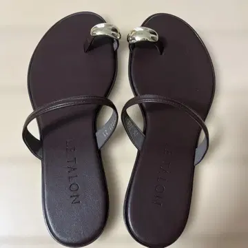 LE TALON 메탈 삼각 샌들 M