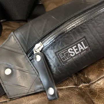 SEAL 블랙 바디백