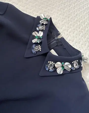 MUVEIL 비쥬 네이비 긴팔 블라우스