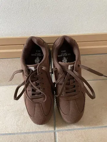 브라운 스웨이드풍 스니커즈 24.5cm