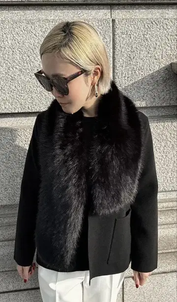 JENNE 2WAY 리치 퍼 니트 자켓