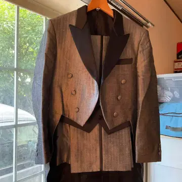 실버 그레이의 연미복