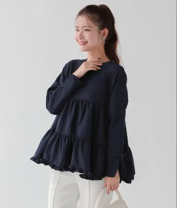fitmore 슬릿 슬리브 밑단 프릴 티어드 블라우스 네이비