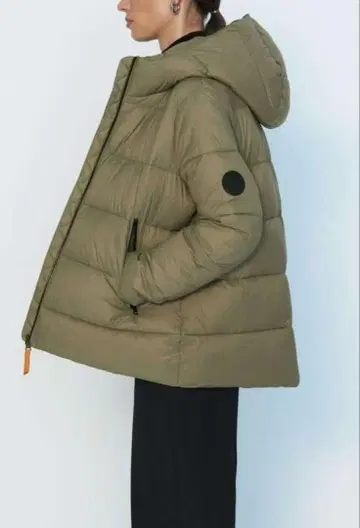ZARA 올리브 그린 다운 자켓 M