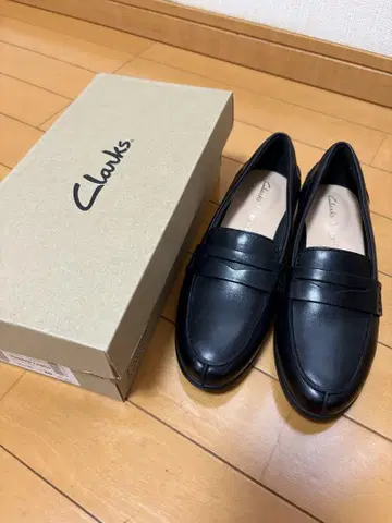 Clarks 블랙 가죽 로퍼