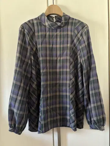 새상품급 PINORE 체크 무늬 하이넥 셔츠 티셔츠 블라우스 40