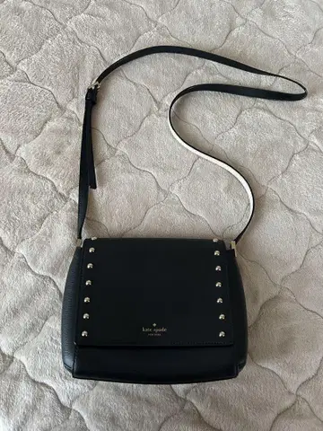 kate spade 스터드 장식 숄더백