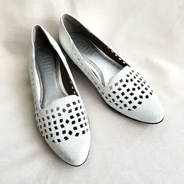 컨디션 최상 fitfit 핏핏 컷 가죽 펌프스 화이트