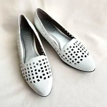 컨디션 최상 fitfit 핏핏 컷 가죽 펌프스 화이트