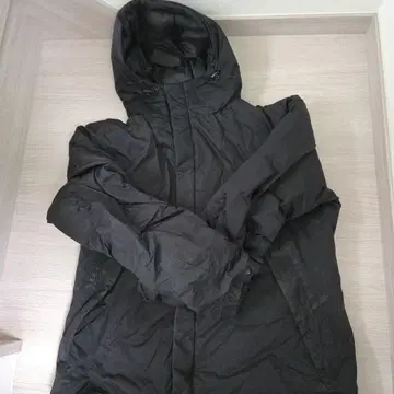 UNIQLO 블랙 다운 자켓 후드 부착