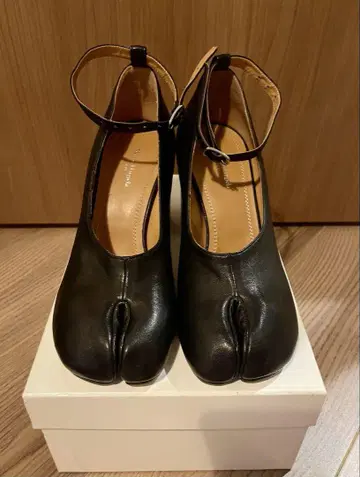 오픈토 블랙 높은 힐 펌프스