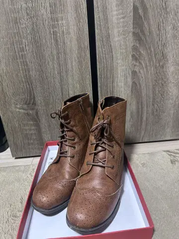브라운 가죽 지퍼 부츠