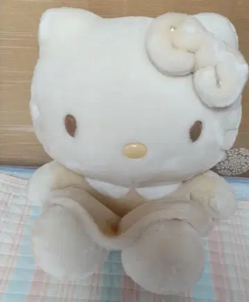 키티 봉제 인형 세로 약 43cm 정도