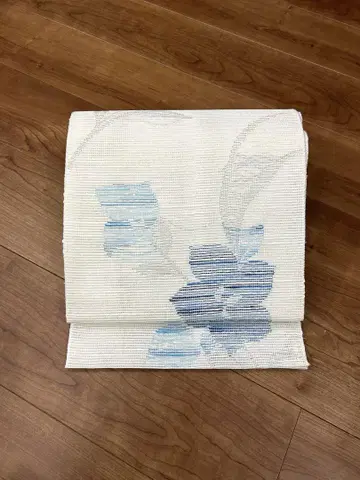 여름 아이템 나고야 오비 화이트 베이스에 파랑 꽃무늬