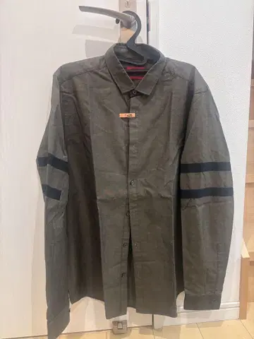 HUGO BOSS 그레이 카키 셔츠