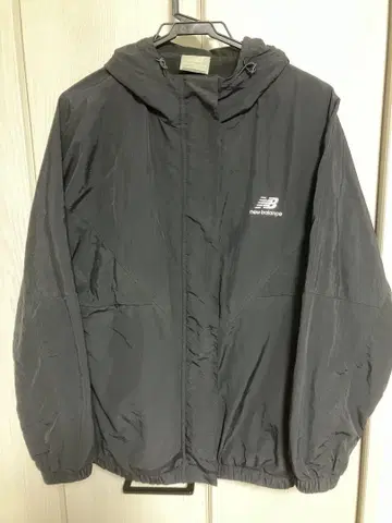 New Balance 후드 부착 자켓 블랙