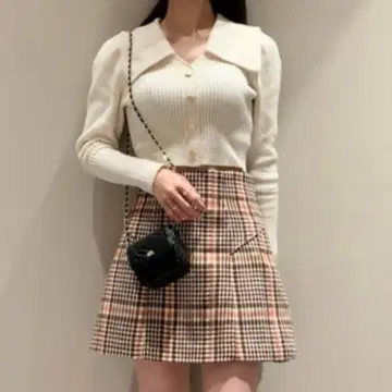 스나이델 빅 칼라 크롭 니트 풀오버