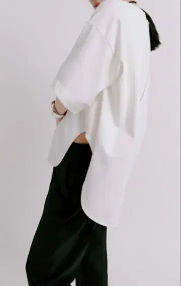MIESROHE 새틴 절개 티셔츠 상의 하나야마 미즈키 착용 추천